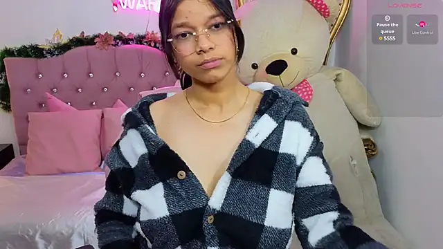 Snapshot of Emilly_tay chatting on 01-03-25, 06:01 Emilly tay online show from 01-03-25, 06:01