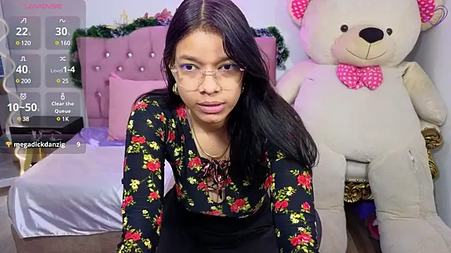 Snapshot of Emilly_tay chatting on 01-10-25, 11:11 Emilly tay online show from 01-10-25, 11:11