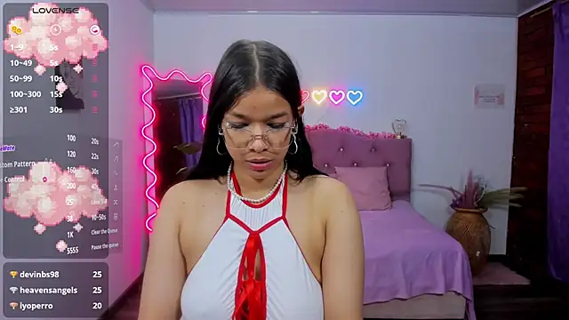 Snapshot of Emilly_tay chatting on 02-09-25, 02:40 Emilly tay online show from 02-09-25, 02:40