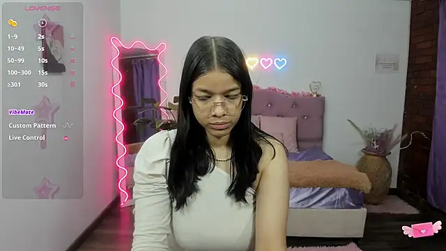 Snapshot of Emilly_tay chatting on 02-11-25, 11:54 Emilly tay online show from 02-11-25, 11:54