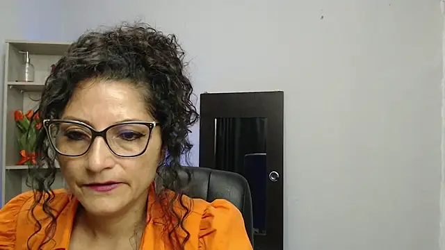 Snapshot of arianna_ros3 chatting on 02-07-25, 06:13 arianna ros3 online show from 02-07-25, 06:13