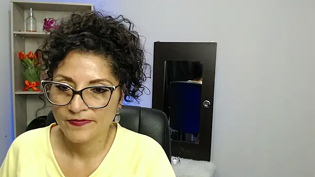 Snapshot of arianna_ros3 chatting on 02-08-25, 06:33 arianna ros3 online show from 02-08-25, 06:33