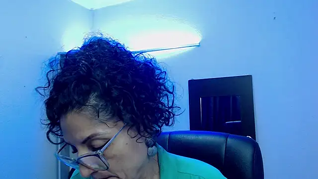 Snapshot of arianna_ros3 chatting on 02-10-25, 06:13 arianna ros3 online show from 02-10-25, 06:13