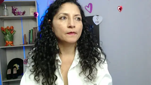 Snapshot of arianna_ros3 chatting on 02-19-25, 04:00 arianna ros3 online show from 02-19-25, 04:00