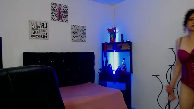 Snapshot of arianna_ros3 chatting on 09-19-25, 04:07 arianna ros3 online show from 09-19-25, 04:07