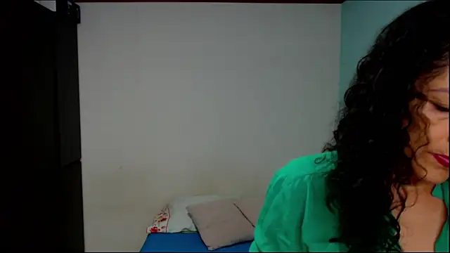 Snapshot of arianna_ros3 chatting on 09-25-25, 11:08 arianna ros3 online show from 09-25-25, 11:08