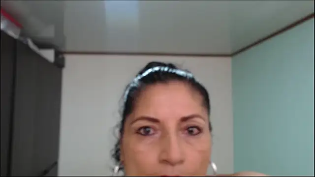 Snapshot of arianna_ros3 chatting on 10-02-25, 03:41 arianna ros3 online show from 10-02-25, 03:41