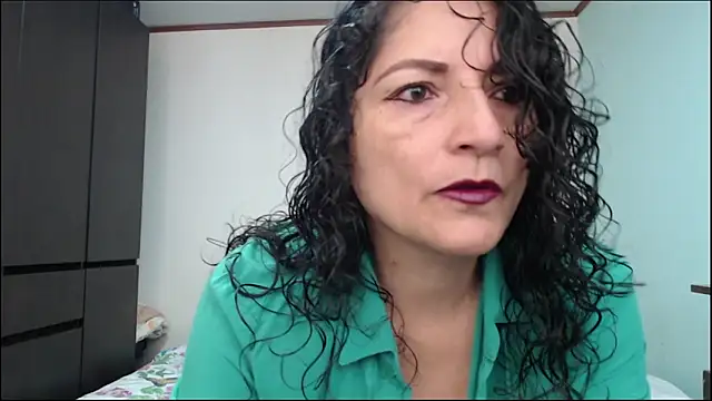 Snapshot of arianna_ros3 chatting on 10-13-25, 02:17 arianna ros3 online show from 10-13-25, 02:17