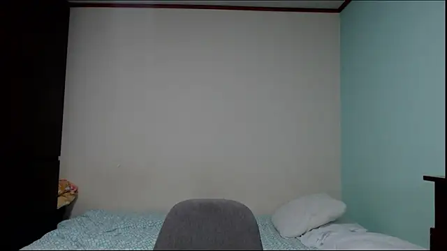 Snapshot of arianna_ros3 chatting on 10-18-25, 12:57 arianna ros3 online show from 10-18-25, 12:57