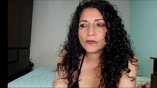 Snapshot of arianna_ros3 chatting on 10-29-25, 03:09 arianna ros3 online show from 10-29-25, 03:09