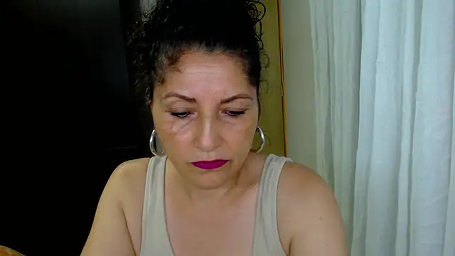 Snapshot of arianna_ros3 chatting on 04-21-26, 11:51 arianna ros3 online show from 04-21-26, 11:51