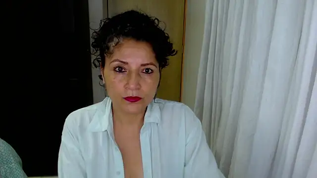 Snapshot of arianna_ros3 chatting on 05-13-26, 02:31 arianna ros3 online show from 05-13-26, 02:31