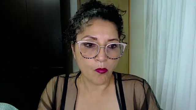 Snapshot of arianna_ros3 chatting on 06-15-26, 02:25 arianna ros3 online show from 06-15-26, 02:25