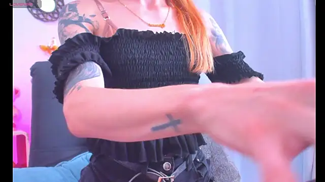 Snapshot of GabbyHills chatting on 12-14-25, 01:38 GabbyHills online show from 12-14-25, 01:38