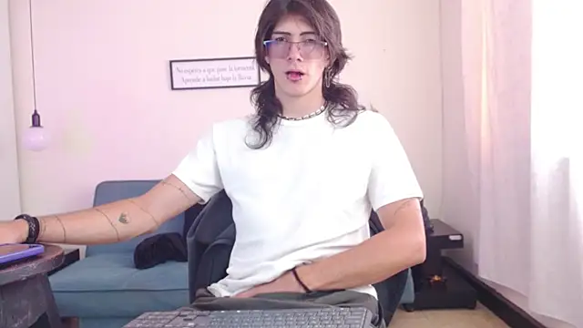 Snapshot of andreey50 chatting on 02-15-25, 08:11 andreey50 online show from 02-15-25, 08:11