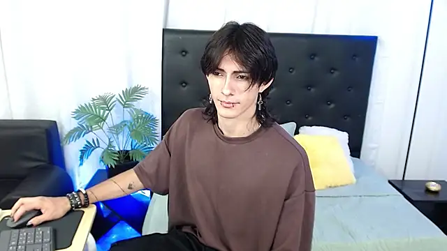 Snapshot of andreey50 chatting on 11-18-25, 02:10 andreey50 online show from 11-18-25, 02:10