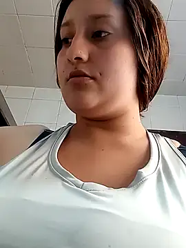 Snapshot of hanna_sky1 chatting on 10-27-25, 02:43 hanna sky1 online show from 10-27-25, 02:43