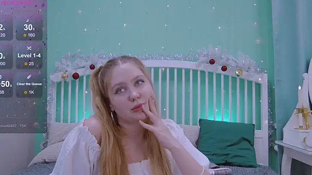 Snapshot of Ellie_Wellie chatting on 12-25-24, 04:32 Ellie Wellie online show from 12-25-24, 04:32