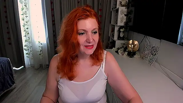 Snapshot of Fire-Fox-One chatting on 09-24-25, 06:39 Fire-Fox-One online show from 09-24-25, 06:39