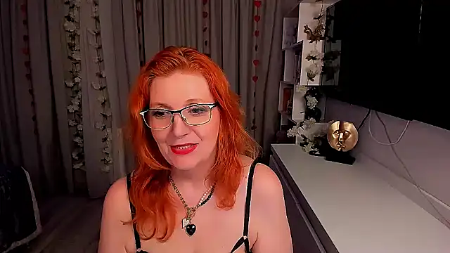 Snapshot of Fire-Fox-One chatting on 10-11-25, 05:22 Fire-Fox-One online show from 10-11-25, 05:22
