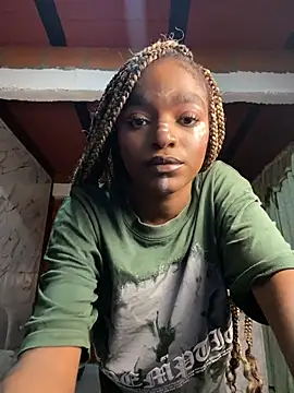 Snapshot of Zizi-campbel chatting on 06-26-26, 01:21 Zizi-campbel online show from 06-26-26, 01:21