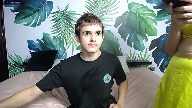 Snapshot of Gurvinder_1 chatting on 02-24-25, 06:36 Gurvinder 1 online show from 02-24-25, 06:36