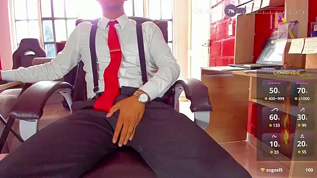 Snapshot of Hideintheoffice chatting on 12-30-24, 03:13 Hideintheoffice online show from 12-30-24, 03:13