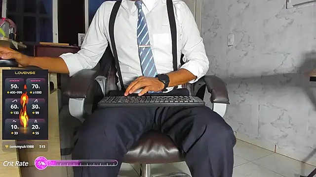 Snapshot of Hideintheoffice chatting on 03-03-25, 03:41 Hideintheoffice online show from 03-03-25, 03:41