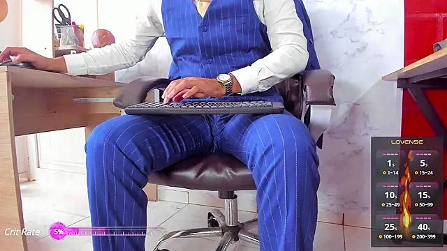 Snapshot of Hideintheoffice chatting on 03-20-25, 04:42 Hideintheoffice online show from 03-20-25, 04:42