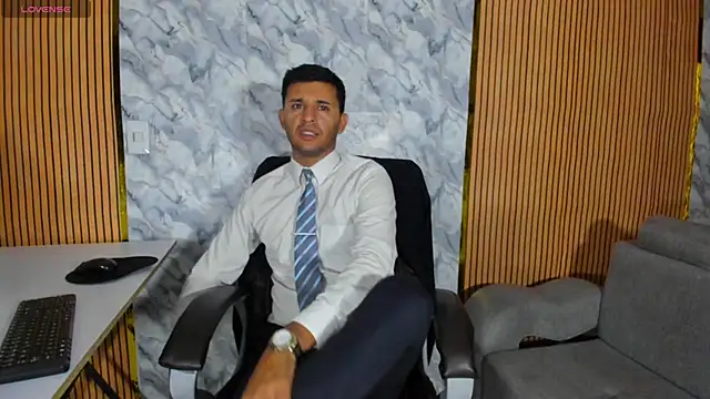 Snapshot of Hideintheoffice chatting on 09-12-25, 11:37 Hideintheoffice online show from 09-12-25, 11:37