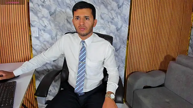 Snapshot of Hideintheoffice chatting on 09-17-25, 11:34 Hideintheoffice online show from 09-17-25, 11:34