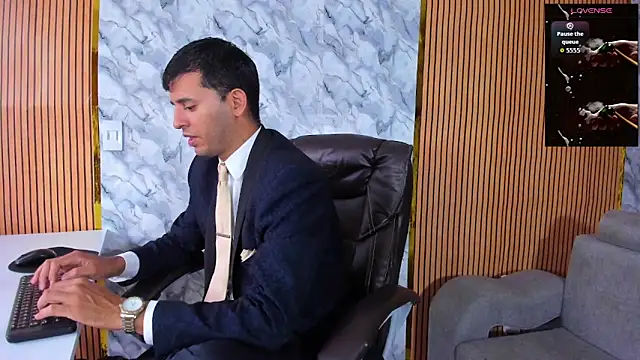 Snapshot of Hideintheoffice chatting on 09-20-25, 10:11 Hideintheoffice online show from 09-20-25, 10:11