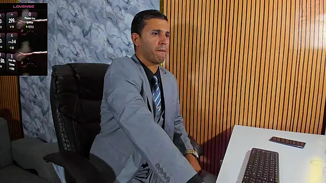 Snapshot of Hideintheoffice chatting on 09-25-25, 11:08 Hideintheoffice online show from 09-25-25, 11:08