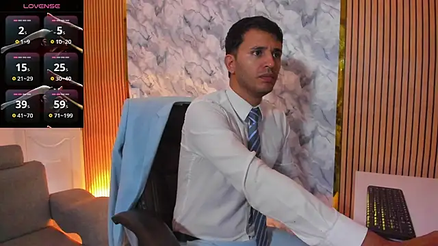 Snapshot of Hideintheoffice chatting on 10-08-25, 11:30 Hideintheoffice online show from 10-08-25, 11:30