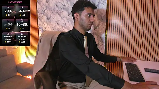 Snapshot of Hideintheoffice chatting on 10-10-25, 01:37 Hideintheoffice online show from 10-10-25, 01:37