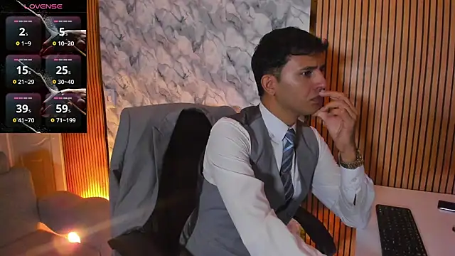 Snapshot of Hideintheoffice chatting on 10-11-25, 03:06 Hideintheoffice online show from 10-11-25, 03:06