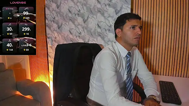 Snapshot of Hideintheoffice chatting on 10-12-25, 11:37 Hideintheoffice online show from 10-12-25, 11:37