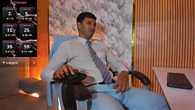 Snapshot of Hideintheoffice chatting on 10-14-25, 02:23 Hideintheoffice online show from 10-14-25, 02:23