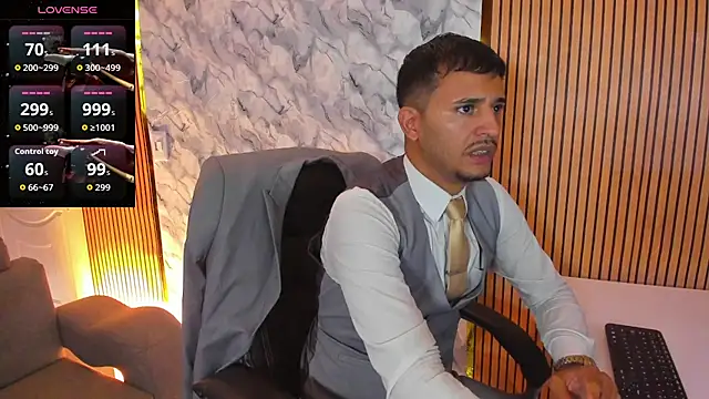 Snapshot of Hideintheoffice chatting on 10-24-25, 09:11 Hideintheoffice online show from 10-24-25, 09:11