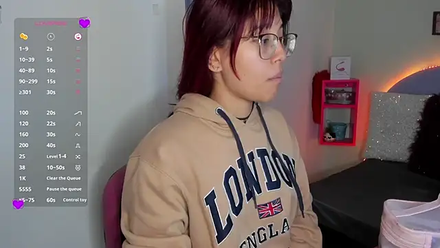Snapshot of Fresita_Rosita chatting on 01-11-25, 01:11 Fresita Rosita online show from 01-11-25, 01:11
