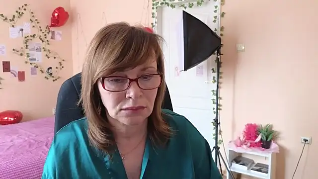 Snapshot of Miss_Moren chatting on 03-27-26, 08:37 Miss Moren online show from 03-27-26, 08:37