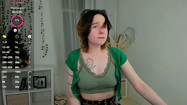 lilithlunna online show from 12-31-24, 02:29