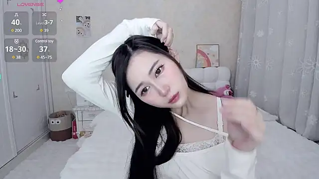 Snapshot of Tomakto chatting on 02-19-25, 11:04 Tomakto online show from 02-19-25, 11:04
