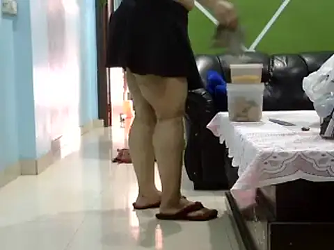 Snapshot of Housewife12 chatting on 02-05-25, 06:46 Housewife12 online show from 02-05-25, 06:46