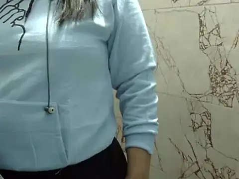 Snapshot of Housewife12 chatting on 02-05-25, 01:54 Housewife12 online show from 02-05-25, 01:54