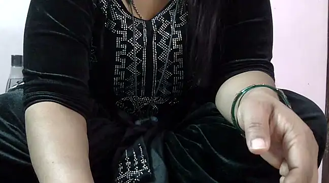 Snapshot of Housewife12 chatting on 02-15-25, 08:22 Housewife12 online show from 02-15-25, 08:22