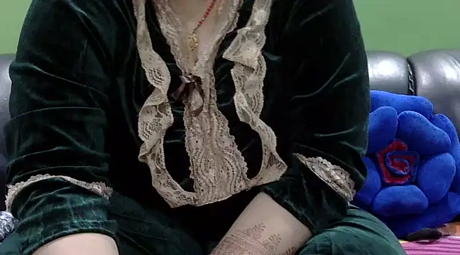 Snapshot of Housewife12 chatting on 02-28-25, 08:28 Housewife12 online show from 02-28-25, 08:28