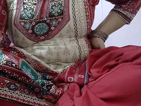 Snapshot of Housewife12 chatting on 11-16-25, 08:20 Housewife12 online show from 11-16-25, 08:20