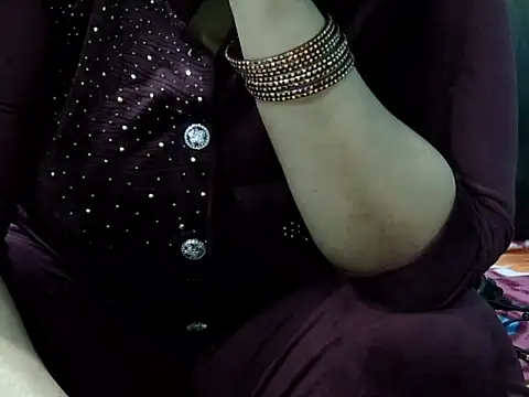 Snapshot of Housewife12 chatting on 12-15-25, 09:02 Housewife12 online show from 12-15-25, 09:02