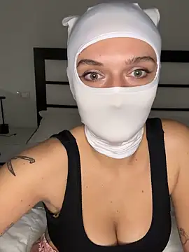 Nikki Hoee online show from 10-30-25, 06:19